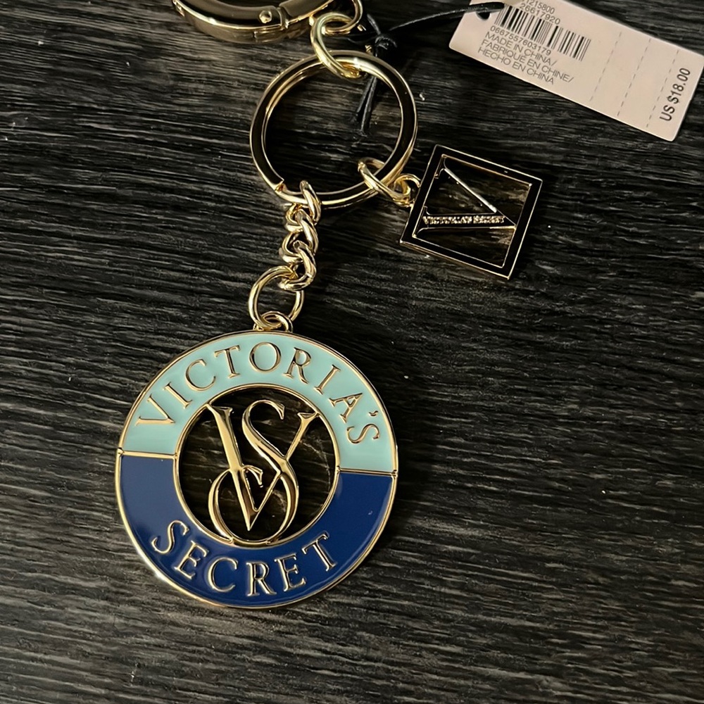 NWT Victoria’s secret logo keychain
